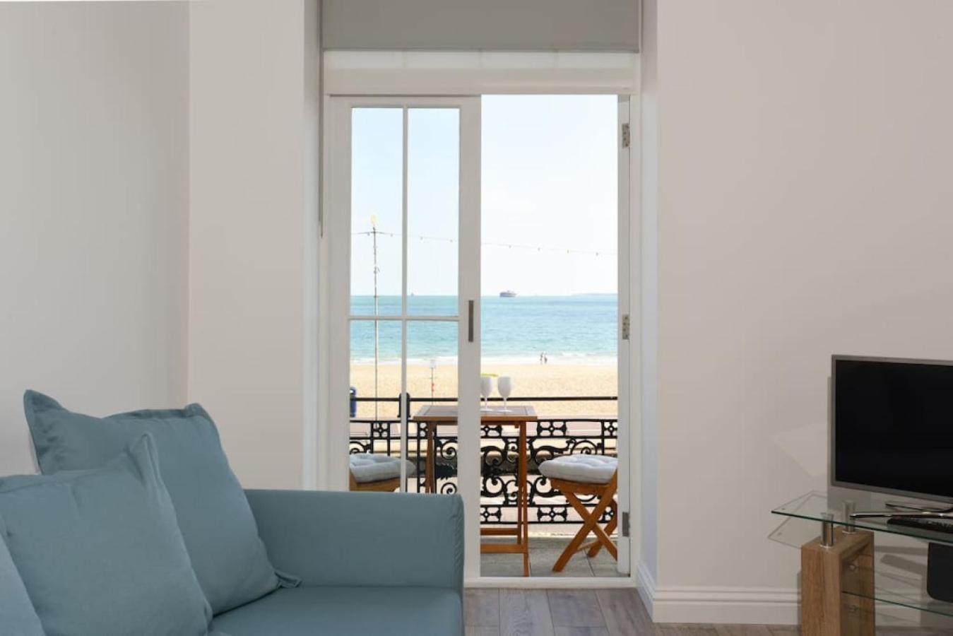 פורטסמות' Air Maison - Stunning Beach Front Apartment מראה חיצוני תמונה