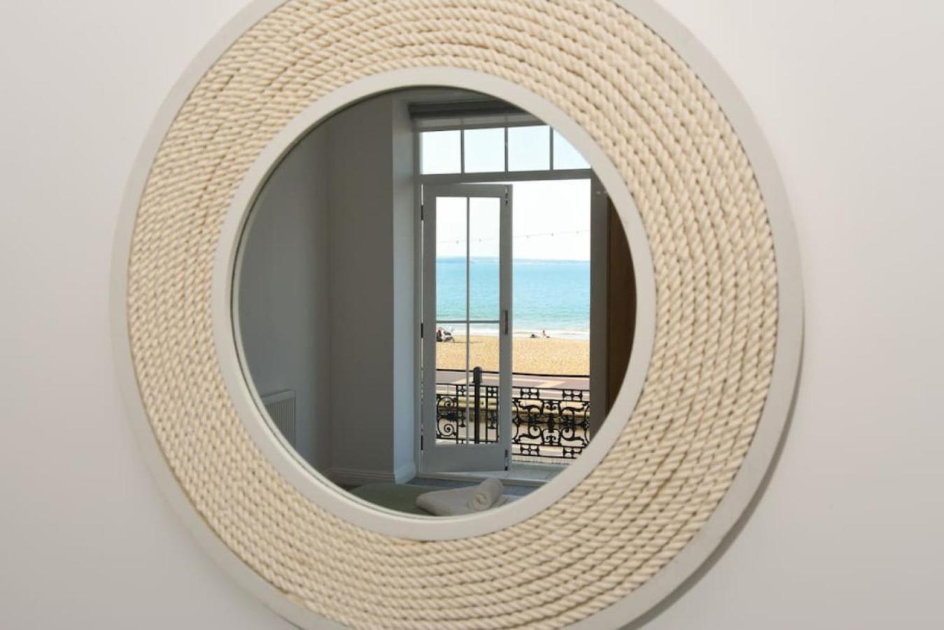 פורטסמות' Air Maison - Stunning Beach Front Apartment מראה חיצוני תמונה